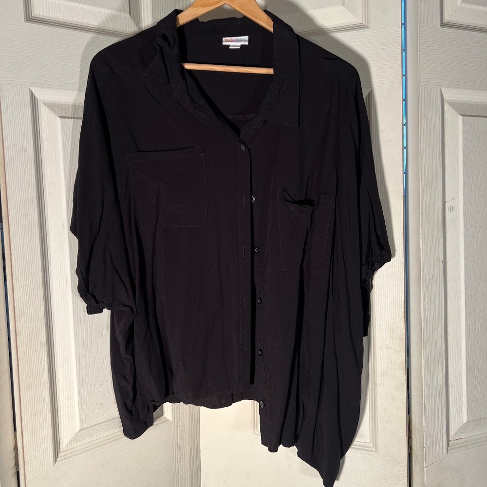 Black LulaRoe Amy Button Up Shirt Size 2XL